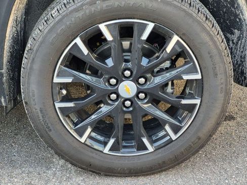 Used 2025 Chevrolet Traverse LT w/ Sun and Wheel Package FWD image 17