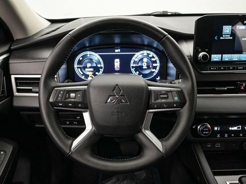 Used 2024 Mitsubishi Outlander SE image 15