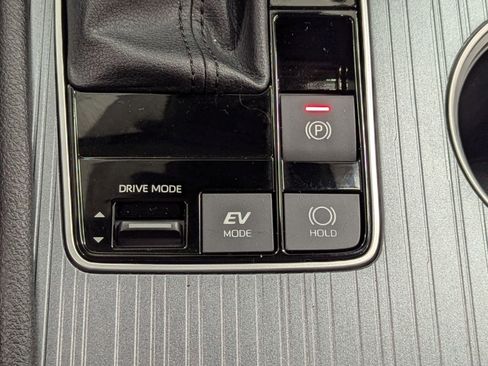 Used 2025 Toyota Sienna LE image 28