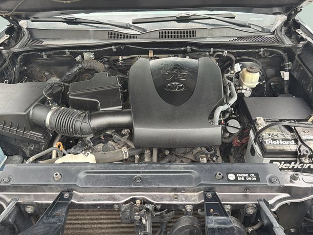 Used 2018 Toyota Tacoma SR5 AWD/4WD image 36