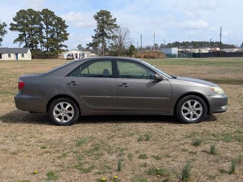 Used 2005 Toyota Camry V6 image 2
