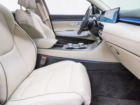 Certified 2026 Genesis GV70 2.5T Advanced AWD/4WD image 14