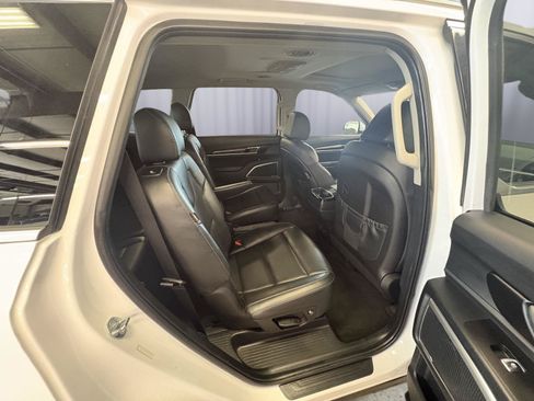Used 2025 Kia Telluride S AWD/4WD image 17