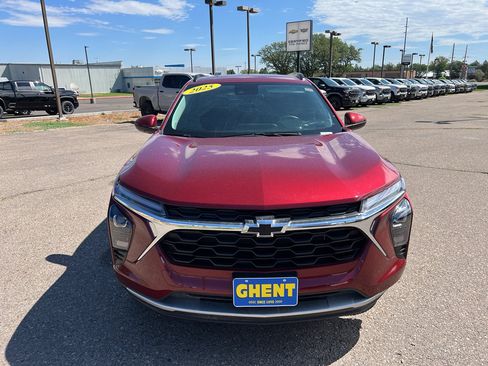 Used 2025 Chevrolet Trax LT w/ Driver Confidence Package FWD image 28