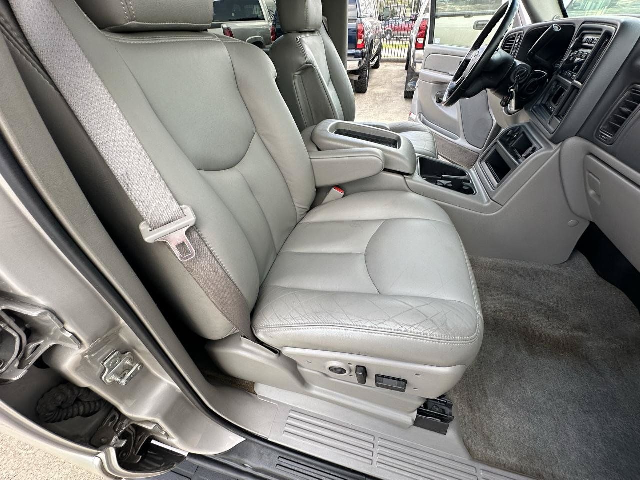Used 2004 Chevrolet Tahoe LT w/ LT Preferred Equipment Group AWD/4WD image 59