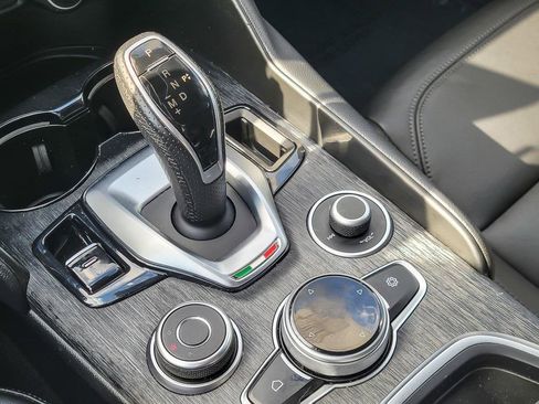 Used 2022 Alfa Romeo Giulia Sprint image 16