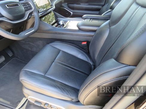 Used 2023 Jeep Wagoneer L Series II image 17