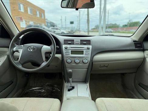 Used 2010 Toyota Camry LE FWD image 22