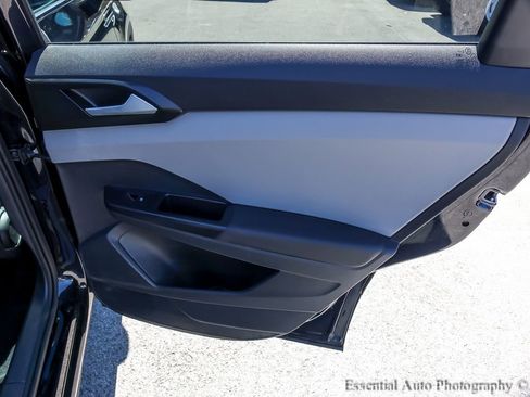 Used 2023 Volkswagen Taos SE image 21