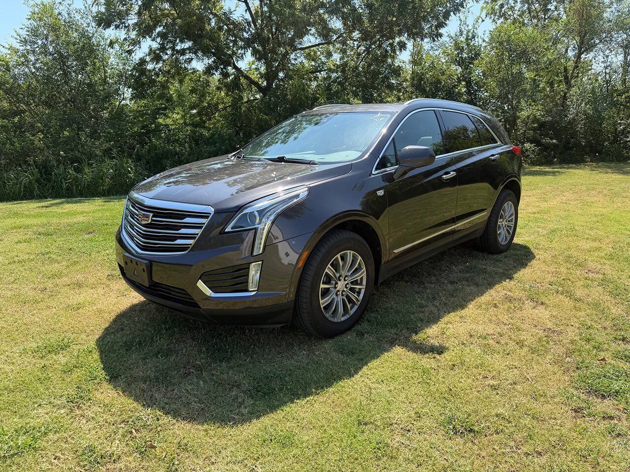 Used 2017 Cadillac XT5 Luxury w/ Driver Awareness Package FWD image 3