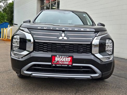 New 2025 Mitsubishi Outlander SE image 2