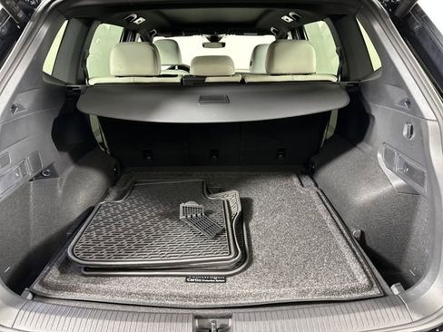 Used 2024 Volkswagen Tiguan SE R-Line image 26