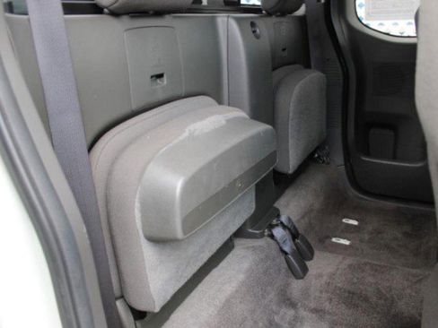 Used 2018 Nissan Frontier SV image 31