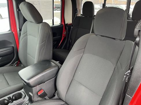 Used 2021 Jeep Gladiator Sport image 10