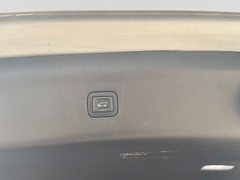 Used 2021 Buick Enclave Essence AWD/4WD image 13