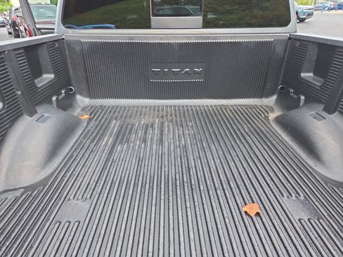 Used 2018 Nissan Titan SV w/ SV Convenience Package AWD/4WD image 29