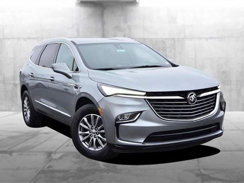 Used 2024 Buick Enclave Premium image 2