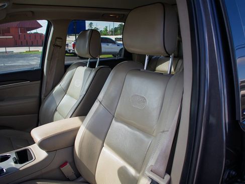 Used 2015 Jeep Grand Cherokee Overland image 15
