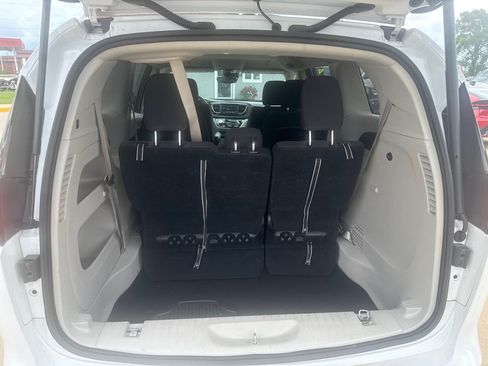 Used 2024 Chrysler Voyager LX FWD image 11