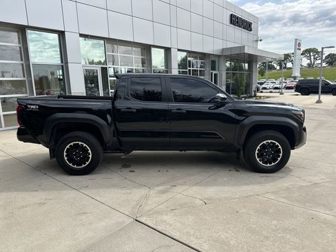 Used 2024 Toyota Tacoma TRD Off-Road w/ TRD Off Road Upgrade Package AWD/4WD image 9