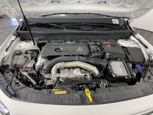 Used 2025 Mercedes-Benz GLB 250 4MATIC image 29