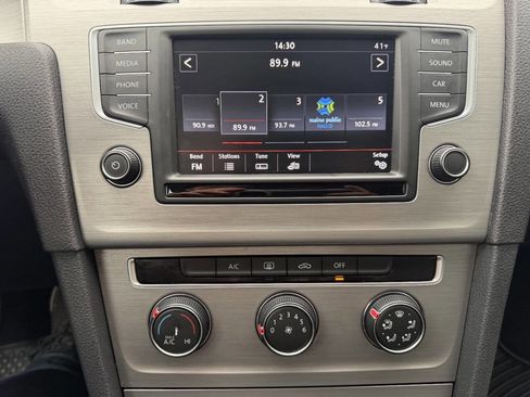 Used 2016 Volkswagen Golf S image 33