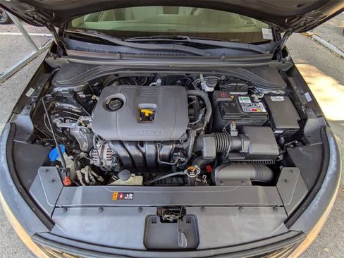 Used 2020 Hyundai Elantra Value Edition w/ Cargo Package (C1) image 12