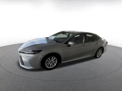 Used 2025 Toyota Camry LE image 6