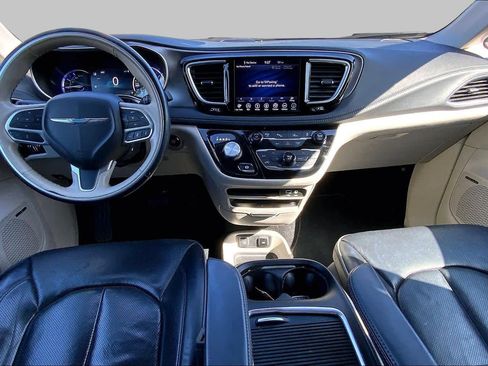 Used 2019 Chrysler Pacifica Limited w/ Advanced Safetytec Group FWD image 15