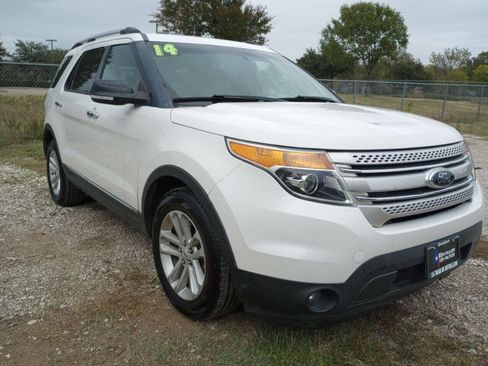 Used 2014 Ford Explorer XLT w/ Equipment Group 202A image 3