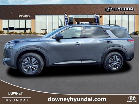 Used 2024 Nissan Pathfinder SV image 5