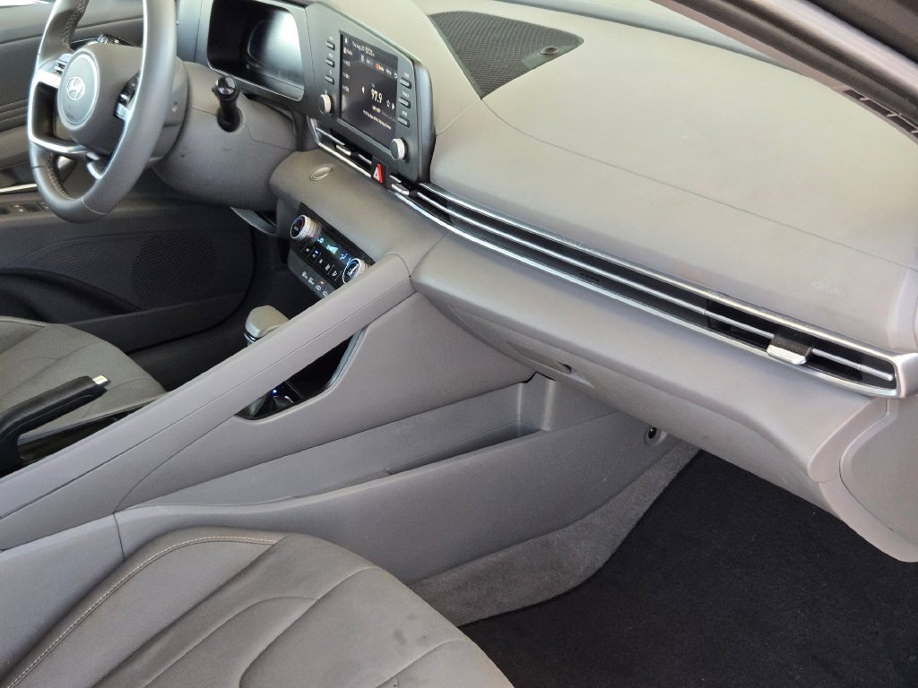 Used 2025 Hyundai Elantra Sport FWD image 26