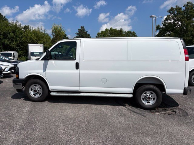Used 2025 GMC Savana 2500 w/ Driver Convenience Package RWD image 2