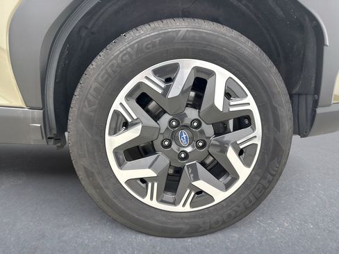 Used 2025 Subaru Forester Premium AWD/4WD image 21
