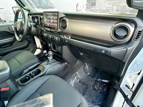 Used 2021 Jeep Wrangler Sport image 34