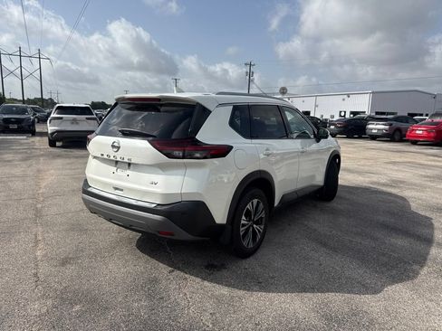Used 2021 Nissan Rogue SV w/ Premium Package FWD image 3