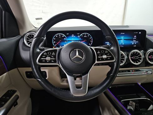 Used 2023 Mercedes-Benz GLA 250 4MATIC w/ Premium Package image 11