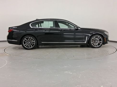 Certified 2022 BMW 750i xDrive w/ Luxury Rear Seating Package image 6