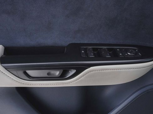 Used 2023 Lexus RZ 450e Premium image 10