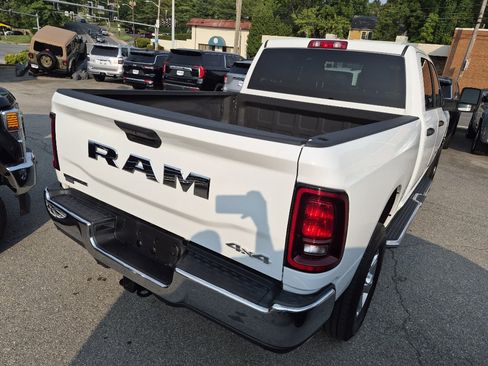 Used 2026 RAM 2500 Big Horn AWD/4WD image 3