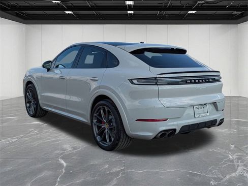 Used 2024 Porsche Cayenne S image 3