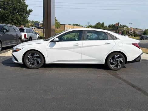 Used 2025 Hyundai Elantra SEL FWD image 5