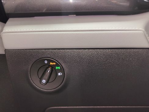 Used 2024 Volkswagen Taos SEL image 30