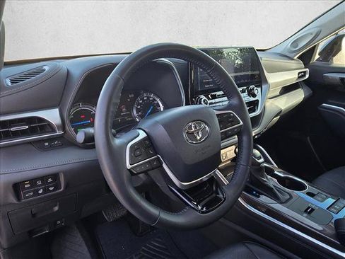 Used 2022 Toyota Highlander Platinum FWD image 8