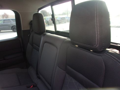 Used 2025 Nissan Frontier SV image 17