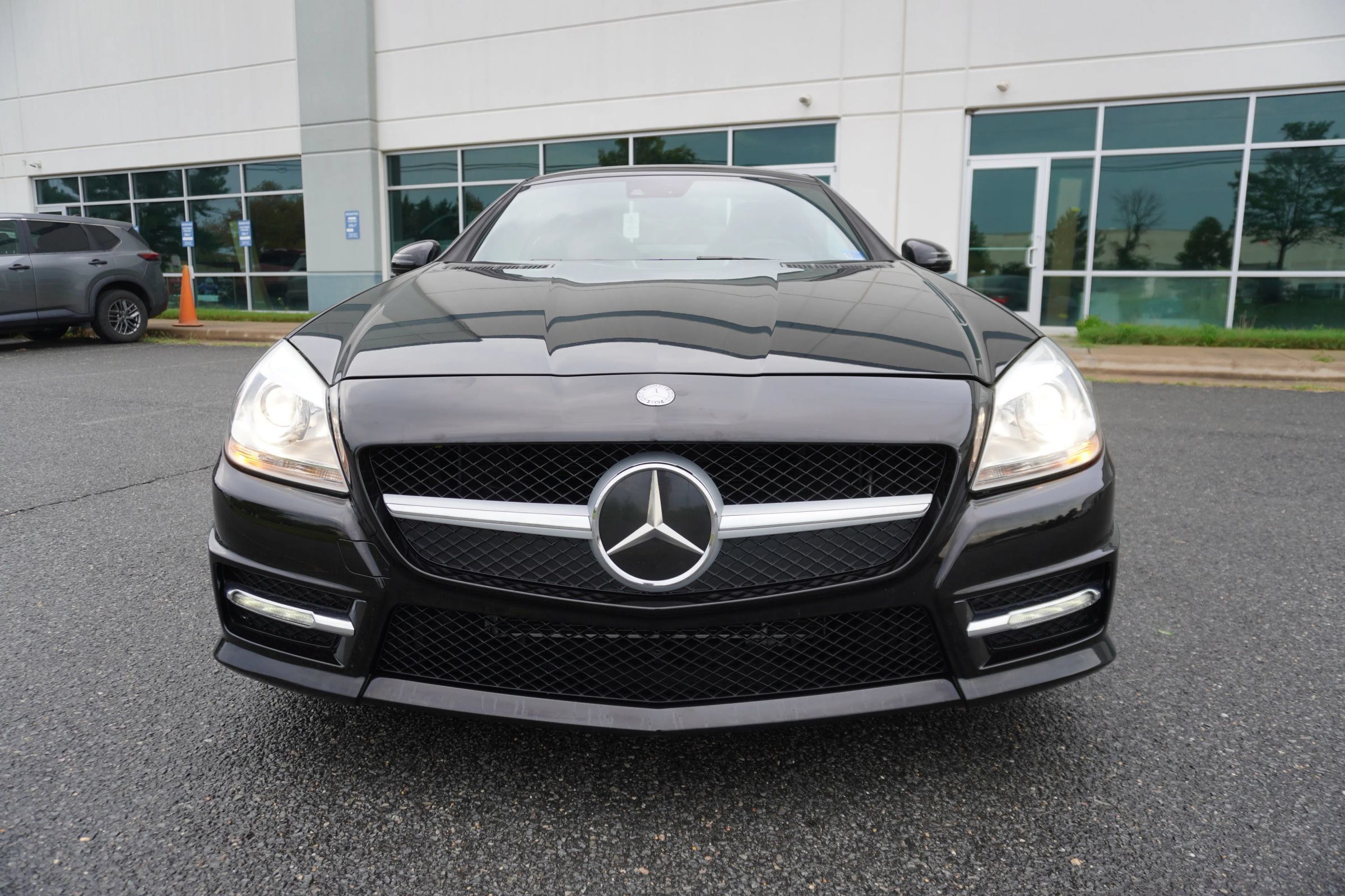 Used 2015 Mercedes-Benz SLK 350 image 2