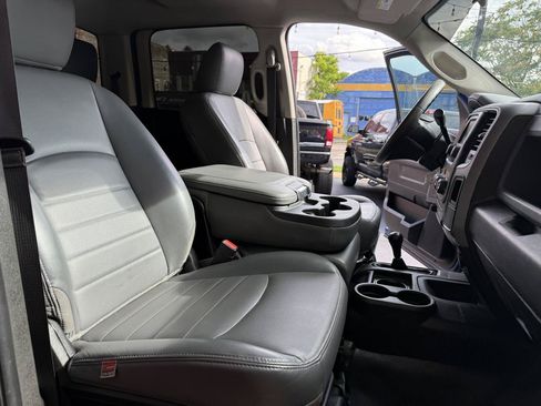 Used 2018 RAM 2500 Tradesman w/ Chrome Appearance Group AWD/4WD image 17