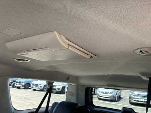 Used 2017 Cadillac Escalade ESV Luxury AWD/4WD image 18