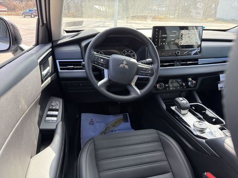 New 2026 Mitsubishi Outlander AWD image 14