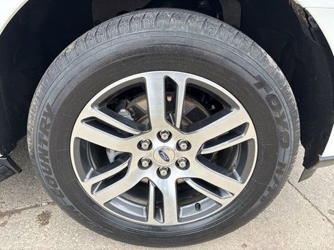 Used 2023 Ford Expedition XLT image 11